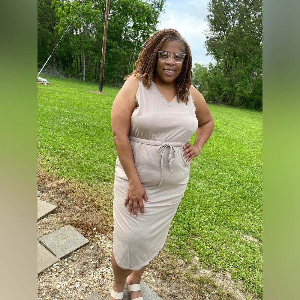 Plus Size Drawstring Waist Band Round Hem Dress, color is Ash Mocha